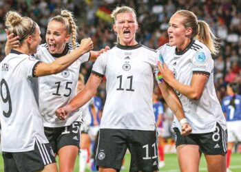 Alexandra Popp (dua, kanan) tidak sabar mahu merobek gawang England apabila mengetuai cabaran Jerman dalam final Euro Wanita 2022 di Stadium Wembley, London esok.