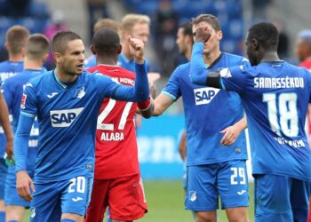 PEMAIN Hoffenheim meraikan kemenangan ke atas Bayern Munich di Mainz, Jerman hari ini. - AFP
