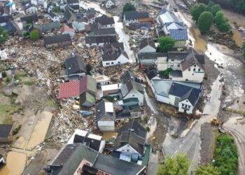 GAMBAR pemandangan udara menunjukkan sebuah kampung di Schuld berhampiran Adenau, barat Jerman dilanda banjir - AFP