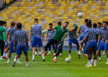 PEMAIN JDT menjalani latihan di Stadium Nasional Bukit Jalil kelmarin dalam persiapan menghadapi Terengganu FC pada final Piala FA malam ini. – UTUSAN/FARIZ RUSADIO
