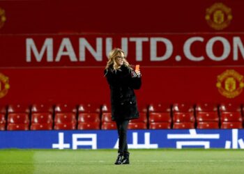 JULIA Roberts ketika melawat Old Trafford, stadium keramat Manchester United pada 2016.