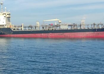 KAPAL tangki dari Korea Selatan ditahan kerana berlabuh tanpa kebenaran di kedudukan 15 batu nautika timur Tanjung Siang, di Kota Tinggi, Johor.