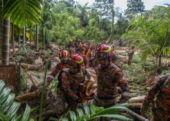 ALIRAN puing Sungai Kupang di Kampung Iboi pada 4 Julai lalu mengorbankan tiga nyawa, 17 rumah musnah, 3,546 penduduk terjejas dan anggaran kerugian RM26 juta. – UTUSAN/ SHAHIR NOORDIN