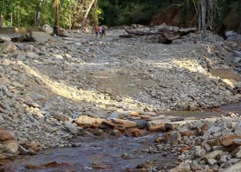 CUACA kering dan taburan hujan berkurangan sejak sebulan lalu menyebabkan sumber air mentah yang diperolehi dari Gunung Jerai turut berkurang.