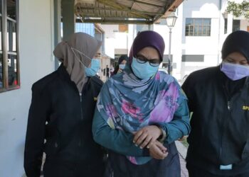 BEKAS penyelia sebuah syarikat swasta yang didakwa menerima habuan daripada syarikat katering dibawa ke Mahkamah Sungai Petani semalam bagi mendapatkan perintah tahanan reman.