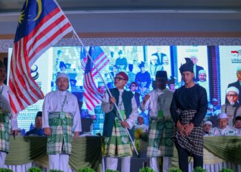 PAS sedang menghadapi dua dilema besar antara mengharapkan kesatuan parti politik Melayu atau menagih ihsan pengundi bukan Melayu. – UTUSAN/SHAHIR NOORDIN