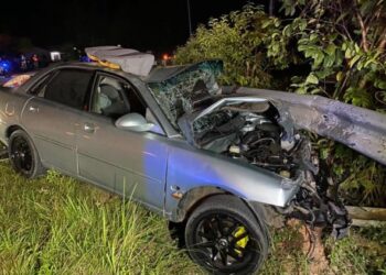 Sikap terburu-buru dan cuai semasa memandu boleh menyebabkan kemalangan jalan raya . GAMBAR HIASAN.