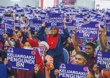SEJAK menang dan menubuhkan kerajaan BN/UMNO di Johor dan Melaka, UMNO melihat sokongan kepada parti tersebut sudah mula berpatah kembali. – UTUSAN/SHAHIR NOORDIN