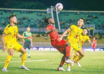 K. Devan merasakan pasukan bimbingannya sepatutnya mampu mencatat keputusan lebih baik daripada hanya terikat 0-0 dengan Kedah Darul Aman FC di Stadium Darul Aman kelmarin. - UTUSAN/SHAHIR NOORDIN