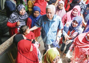 ADA kaji selidik mendakwa tahap kepuasan hati rakyat kepada Ismail Sabri Yaakob sebagai Perdana Menteri telah menurun secara konsisten. – PMO