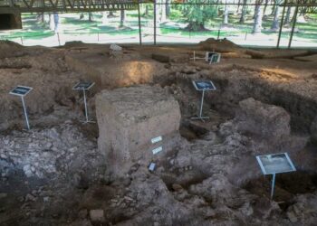 TAPAK arkeologi Sungai Batu di Merbok yang diiktiraf sebagai tapak tamadun manusia tertua di Asia Tenggara yang juga merupakan Tamadun Kedah Tua bakal lenyap sekiranya kerajaan gagal meneruskan projek penyelidikan dan kerja-kerja pemulihan selepas penemuan hebat itu berjaya dikesan pada 2009. – UTUSAN/SHAHIR NOORDIN