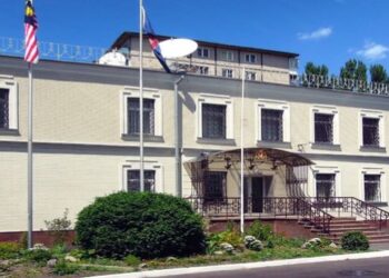 KEDUTAAN Besar Malaysia di Kyiv sedang berusaha membawa keluar baki lapan warga Malaysia keluar dari Ukraine.