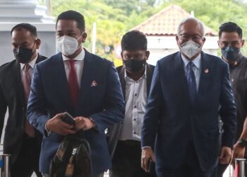 NAJIB Razak hadir di Mahkamah Tinggi Kuala Lumpur hari ini bagi sambung bicara berhubung kes 1MDB. - UTUSAN/AFIQ RAZALI