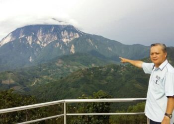 FELIX Tongkul ketika membuat tinjauan kesan gempa bumi di Gunung Kinabalu, Sabah,