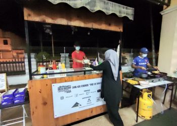 KIOSK makanan ‘bayar mengikut kemampuan’ yang beroperasi di kafeteria salah sebuah kolej kediaman di Universiti Malaysia Terengganu (UMT), Terengganu bagi membantu meringankan beban penuntut.