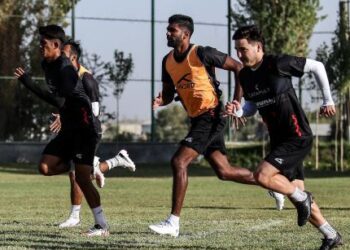 PEMAIN Kuala Lumpur City menjalani latihan akhir di Jizzakh, Uzbekistan semalam dalam persiapan menghadapi Sogdiana Jizzakh  dalam perlawanan akhir Antara Zon Piala AFC malam ini. - IHSAN KL CITY