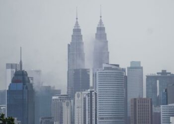 KUALA Lumpur ketika ini memiliki sejumlah 211 bangunan tinggi meliputi 154 buah berketinggian 150 meter sehingga 199 meter.