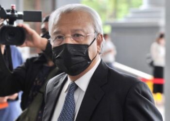 AHMAD Husni Mohamad HanadzlahTun Razak hadir memberi keterangan bagi perbicaraan berhubung kes 1Malaysia Development Berhad (1MDB) di Kompleks Mahkamah Kuala Lumpur hari ini. - UTUSAN/MOHD FIRDAUS MOHD JOHARI