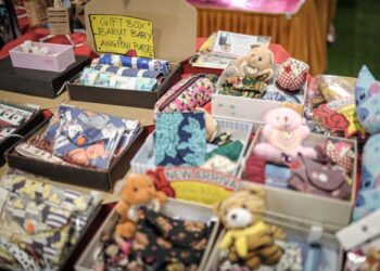 ANTARA barang menarik di Bazar Kreatif Usahawan Anak Muda, Time Square Kuala Lumpur di sini, baru-baru ini. -UTUSAN/FAIZ ALIF AHMAD ZUBIR