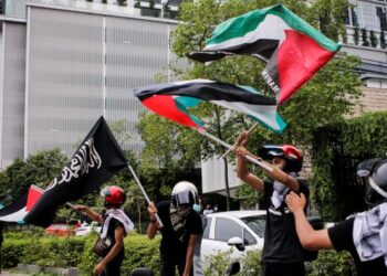 Bendera Palestin berkibar megah di negara kita sebagai tanda solidariti terhadap perjuangan rakyat bumi anbia tersebut. – UTUSAN/AFIQ RAZALI
