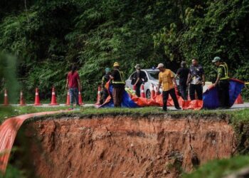 LOKASI kawasan tanah runtuh di tapak perkhemahan Father's Organic Farm, Gohtong Jaya. - UTUSAN/MUHAMAD IQBAL ROSLI