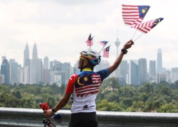 SEBAGAI warganegara, berilah sumbangan untuk terus memacu kemajuan dan kecemerlangan negara mengikut kemampuan dan kapasiti masing-masing. – UTUSAN/AFIQ RAZALI
