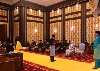 UPACARA mengangkat sumpah Perdana Menteri ke-10, Datuk Seri Anwar Ibrahim di Istana Negara. JABATAN PENERANGAN