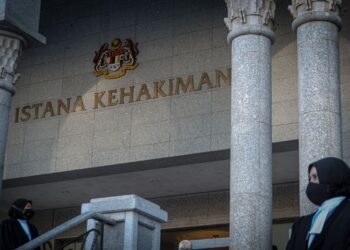 PADA pandangan penulis, salah satu cara terbaik bagi memastikan pematuhan undang-undang secara berkesan ialah melalui hukuman berat kepada penjenayah. – UTUSAN/FAIZ ALIF AHMAD ZUBIR