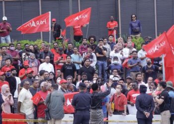 RAKYAT berharap tiada mana-mana menteri dalam Kabinet kerajaan perpaduan mengambil kesempatan melaksanakan agenda kepartian yang bercanggah dengan dasar diputuskan. – UTUSAN/FAUZI BAHARUDIN