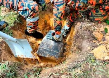 Objek dipercayai serpihan roket Long March 5B ditemukan terbenam di kawasan Pekan Lama Sepupok, Niah, Sarawak 31 Julai lalu.