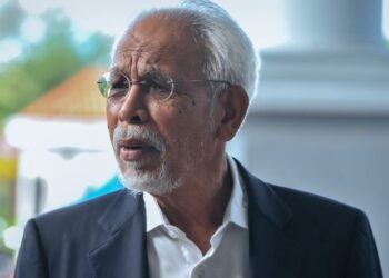 SHAHRIR Ab. Samad didakwa membuat pembayaran penuh ketika membeli kereta Honda Civic Hybrid dengan harga RM118,485, sembilan tahun lalu.