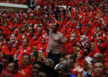 TAKLIMAT khas Presiden UMNO pada 27 Ogos lalu dikaitkan dengan usaha membina semangat solidariti dalam kalangan pemimpin dan ahli parti. – UTUSAN/AFIQ RAZALI