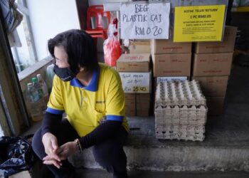 JIKA bekalan berkurangan sedangkan permintaan tinggi, maka harga barangan akan naik lagi. – UTUSAN/FAUZI BAHARUDIN