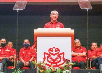Ahmad Zahid Hamidi dalam Taklimat Presiden pada Perhimpunan Agung UMNO di Kuala Lumpur, semalam. – UTUSAN/AFIQ RAZALI