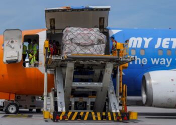 kLIA terus menarik minat syarikat penerbangan komersial dan kargo menjadikan lapangan terbang itu antara hab destinasi mereka. - GAMBAR HIASAN