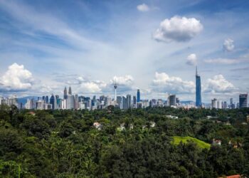 RAKYAT termasuk isi rumah dan perniagaan serta peniaga antarabangsa sudah mula meletakkan keyakinan tinggi terhadap keupayaan kerajaan membawa ekonomi ke mercu pusingan seterusnya. – UTUSAN/MUHAMAD IQBAL ROSLI