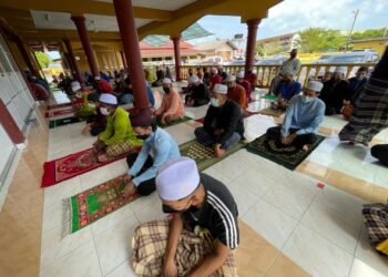 SOLAT Jumaat masih wajib dilaksanakan meskipun 1 Syawal jatuh pada hari Jumaat. - GAMBAR HIASAN