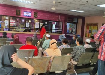 BILANGAN pesakit termasuk perkhidmatan dewan bedah serta bilik bersalin di Hospital Universiti Sains Malaysia (HUSM) di Kubang Kerian, dikurangkan sebagai langkah berjaga-jaga dan bagi memberi masa untuk warga kerja, pesakit dan semua yang berisiko menjalani saringan.