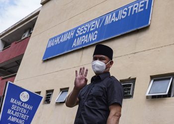 JAMAL Md. Yunos ketika hadir pada perbicaraan di Mahkamah Sesyen Ampang, Kuala Lumpur, semalam. - UTUSAN/AMIR KHALID