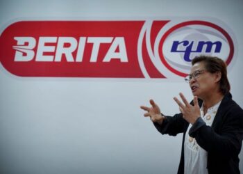 JIKA menonton berita atau siaran langsung di RTM, kita boleh melihat aksi jurubahasa isyarat di penjuru bawah kanan televisyen.