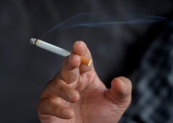 KENAIKAN harga jualan runcit rokok tanpa notis membinguNgkan pengguna.-GAMBAR HIASAN