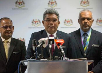 PKHARUDDIN Ghazali bercakap pada sidang akhbar selepas majlis amanat sempena Pembukaan Sesi Persekolahan Tahun 2023/2024 di Putrajaya, semalam. – UTUSAN/FAISOL MUSTAFA