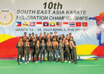 PASUKAN karate negara cemerlang dalam Kejohanan Persekutuan Karate Asia Tenggara di Manila kelmarin.