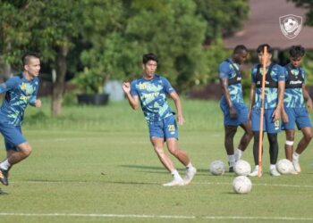 PEMAIN Kedah menjalani latihan di Alor Setar kelmarin dalam persiapan menghadapi Kuala Lumpur City dalam aksi Liga Super di Stadium Bola Sepak Kuala Lumpur, Cheras malam ini. – IHSAN KDA FC