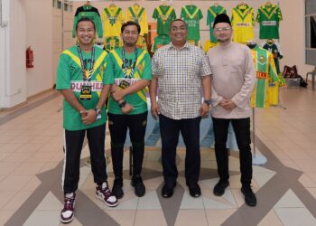 MUHAMMAD Sanusi Md. Nor ketika menghadiri  Majlis Rumah Terbuka Persatuan Bola Sepak Kedah di Dewan Seri Mentaloon, Alor Setar kelmarin. - IHSAN KFA