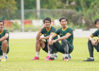 PEMAIN Kedah meneruskan latihan seperti biasa biarpun masih berdepan isu tunggakan gaji. 
– IHSAN KEDAH FA