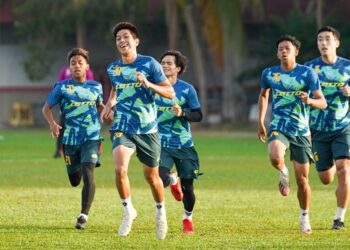 PEMAIN Kedah memulakan latihan di Stadium Universiti Utara Malaysia (UUM), Sintok menjelang bermulanya Liga Malaysia 2022. – IHSAN KDA FC