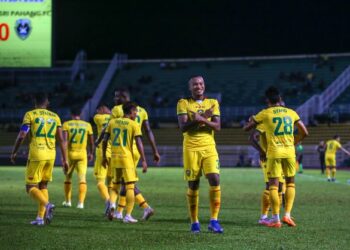 Pertahanan Kedah, Rodney Celvin meraikan jaringan gol tunggal menewaskan Sri Pahang di Stadium Darul Aman malam ini sekali gus menyaksikan Sang Kenari terus mengekori rapat JDT dalam saingan Liga Super.-UTUSAN/ SHAHIR NOORDIN