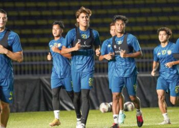 PEMAIN Kedah menjalani latihan akhir di Alor Setar semalam sebelum berdepan Sri Pahang dalam perlawanan Liga Super di Stadium Darul Makmur, Kuantan malam ini. - IHSAN KDA FC