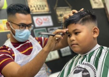 KEBENARAN beroperasi dalam negeri fasa 1 pasti memberi kelegaan kepada pengusaha perkhidmatan gunting rambut. - GAMBAR HIASAN
